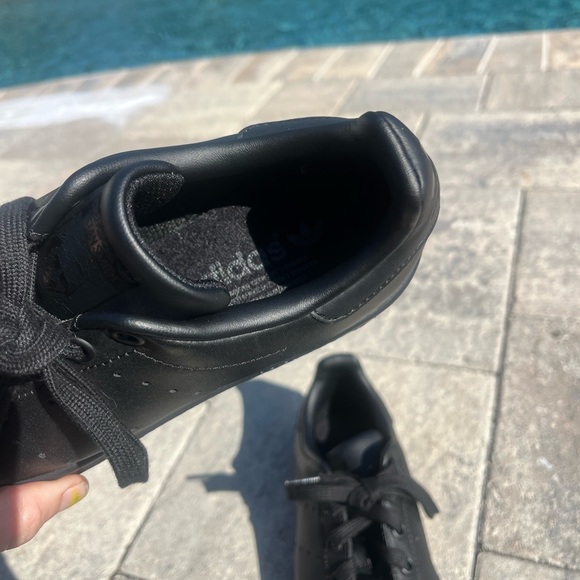 Adidas Stan Smith All-Black Sneakers - Picture 13 of 13